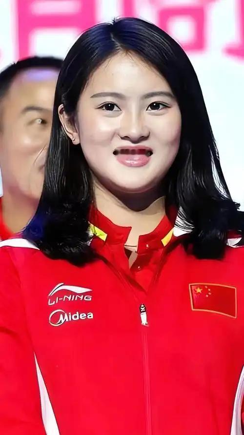 陈若琳当年在跳台夺冠，背后是她妈累弯的腰；如今她转型教练带出全红婵，全红婵背后同