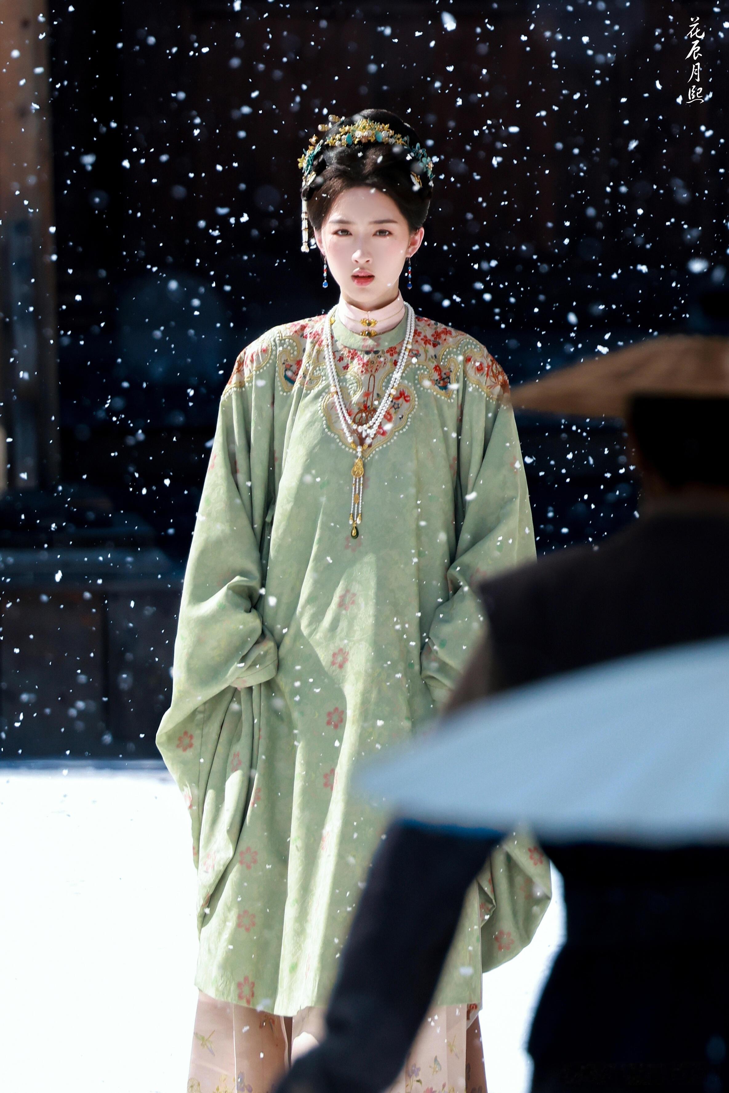 邓恩熙《花开锦绣》傅庭芸雪地奔跑路透傅庭芸你怎么这么美啊 ​​​
