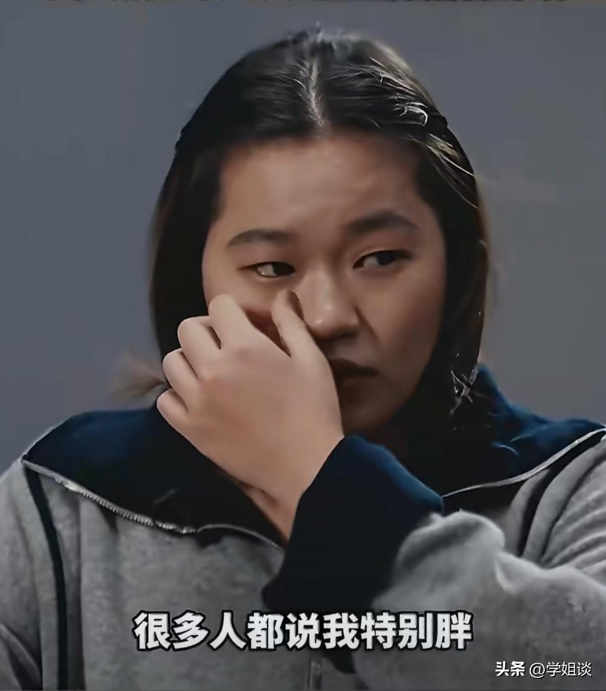 全红婵哭了！
不是因为胖了，也不是不能参加跳水比赛，
而是压力太大了，她说，奥运