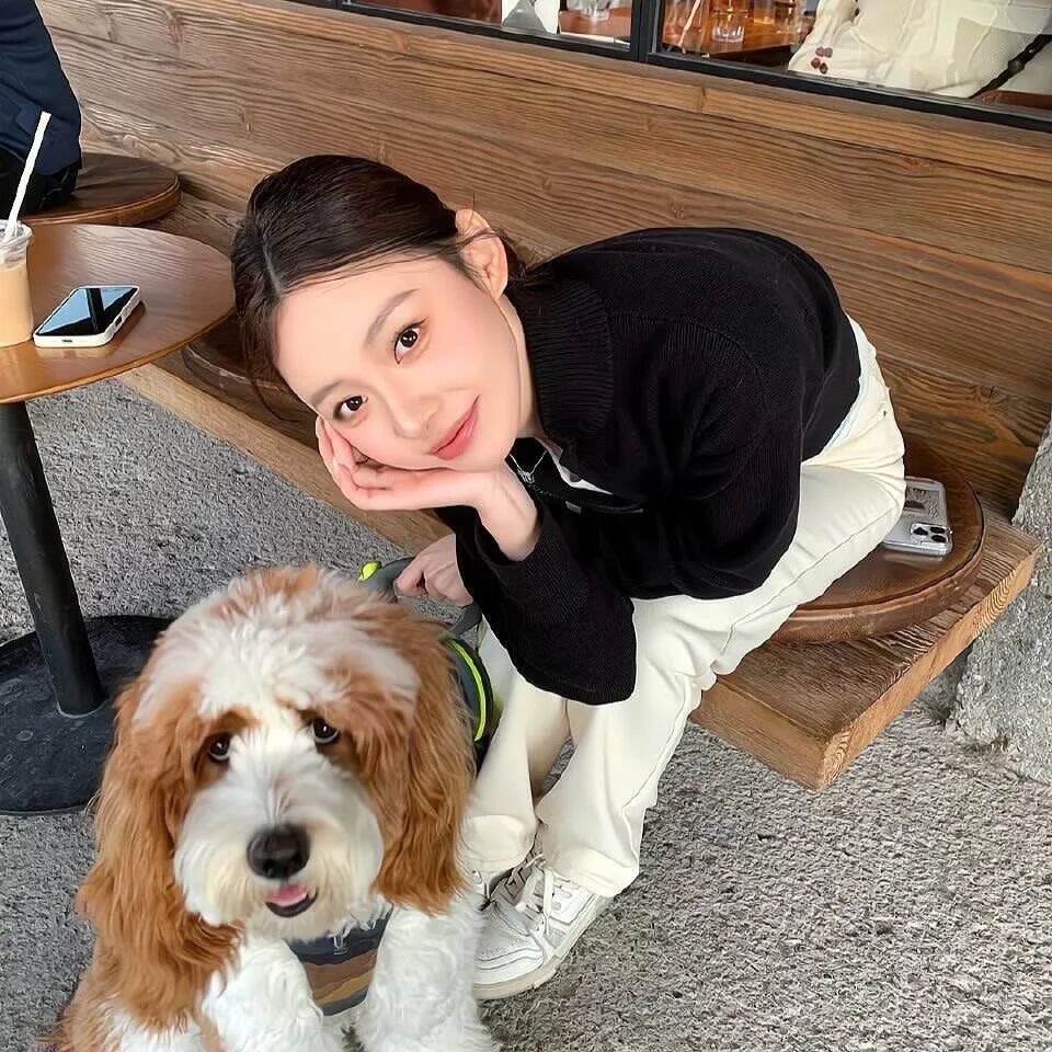 我不会在纠结你为什么不回我信息了 因为此刻的我正在享受我所热爱的一切 