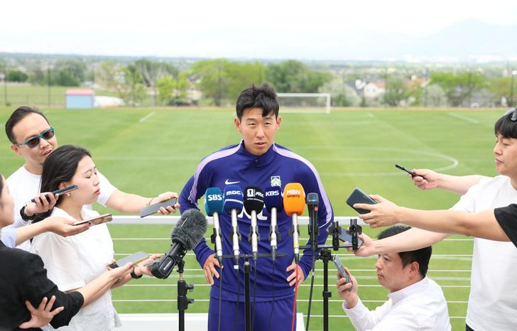 ExSpurs 孙兴慜：“那天傍晚6点左右我也有场比赛。我醒来后就在看那场球（热