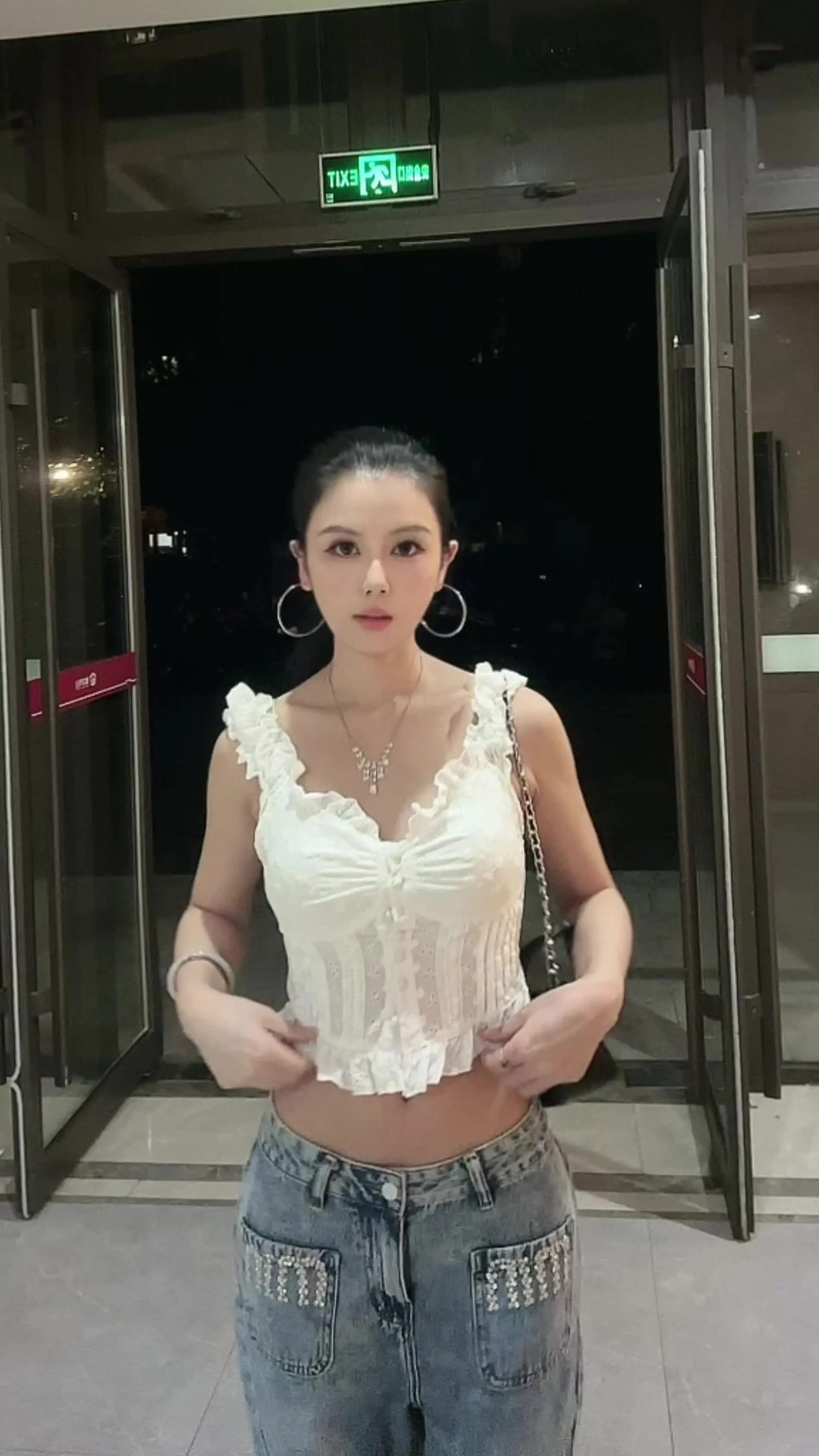 祝大家中秋节还有国庆节快乐哦，希望所有人都开心度过这个愉快的假期，不管...