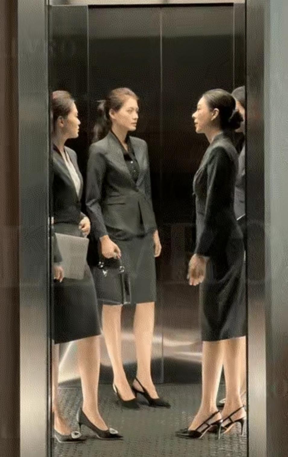 有人问她们是干什么的？气质那么好那么自信，说实话我也不知道，但是有一点可以肯定，