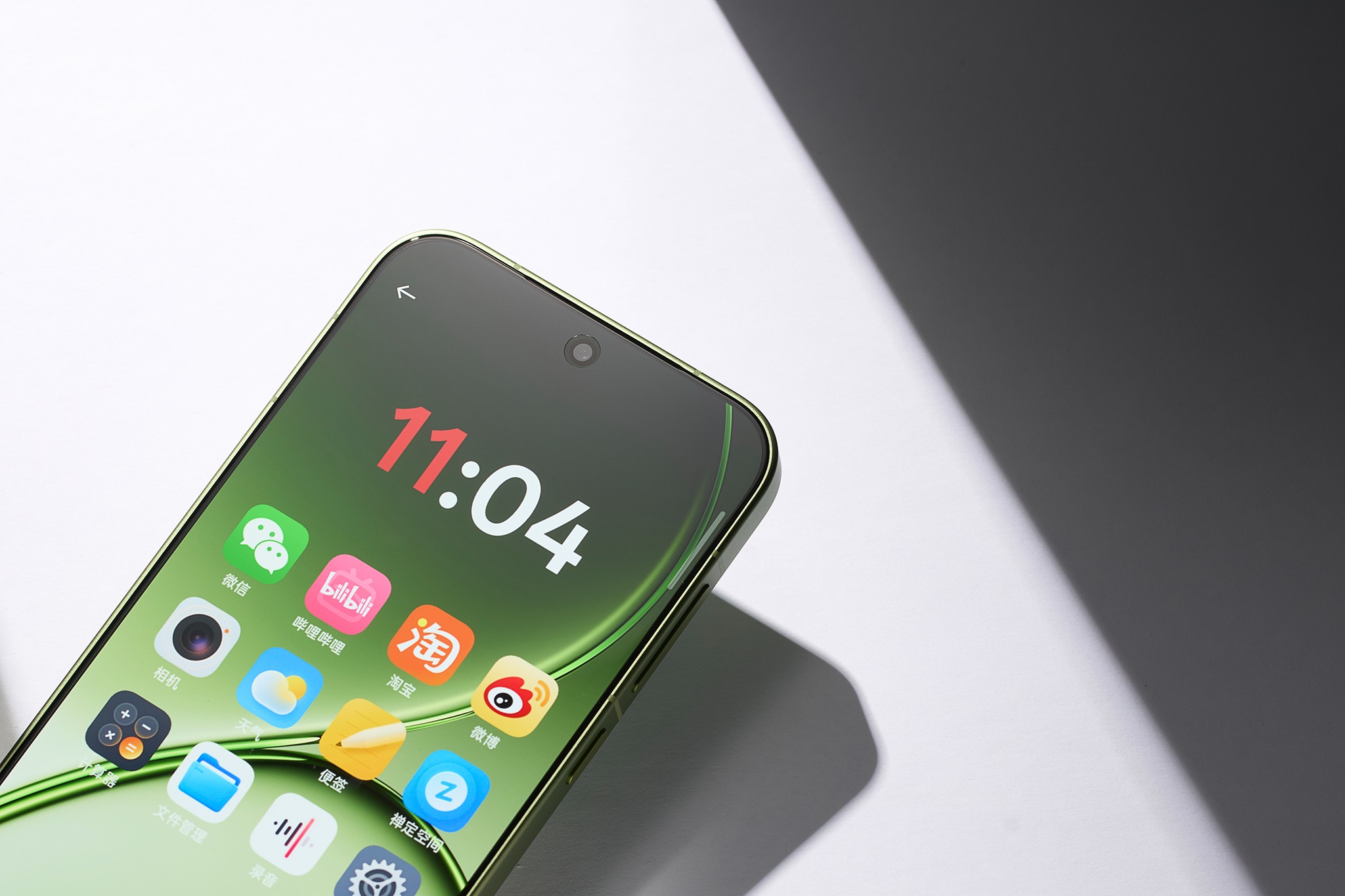 潛望長焦+7500mAh，一加15T把小屏配置直接拉滿！