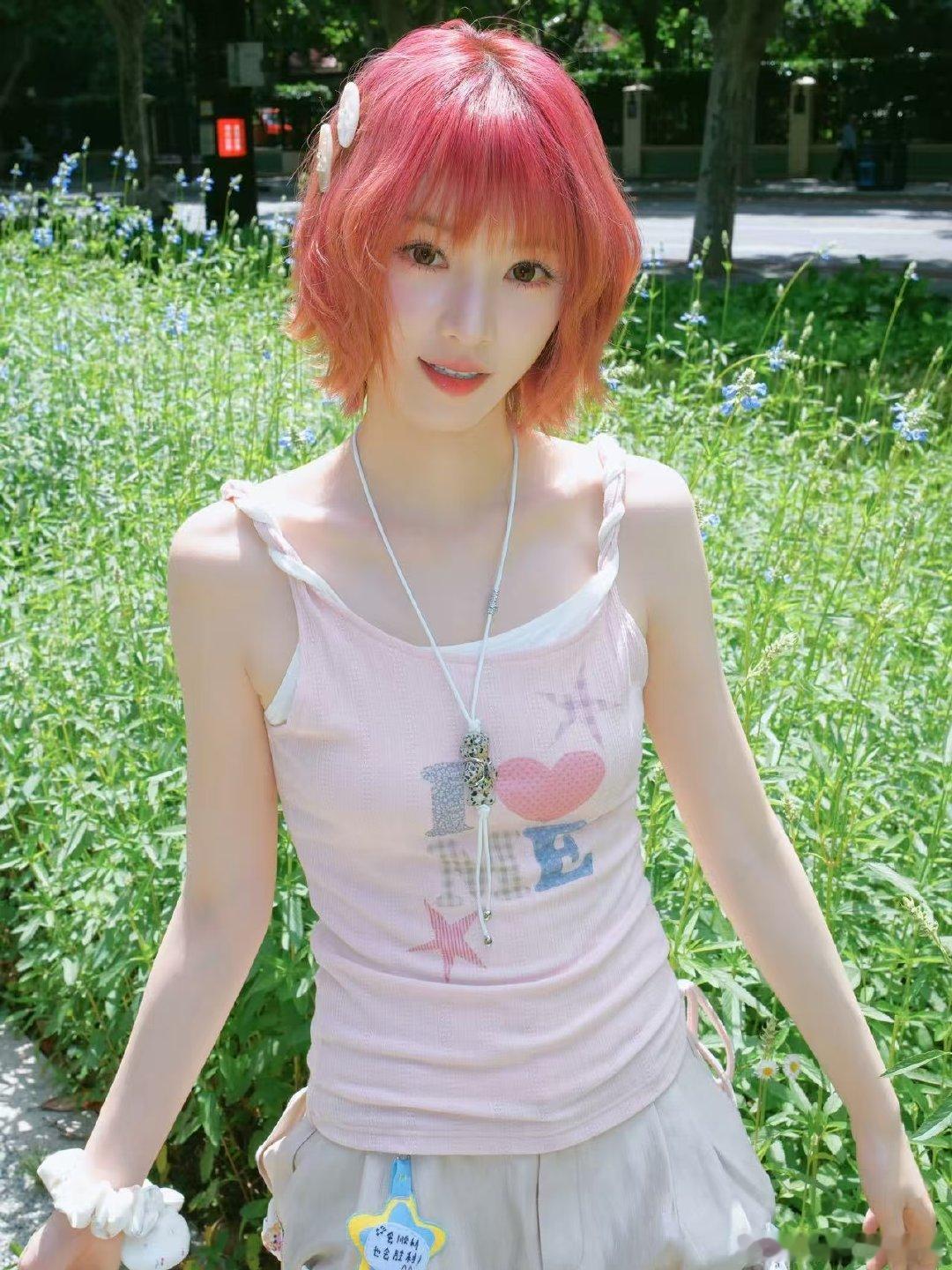 黄灿灿 不完美但勇敢的少女英雄 十几年相伴，大家都明白她直率又懵懂，受过磕碰也甚