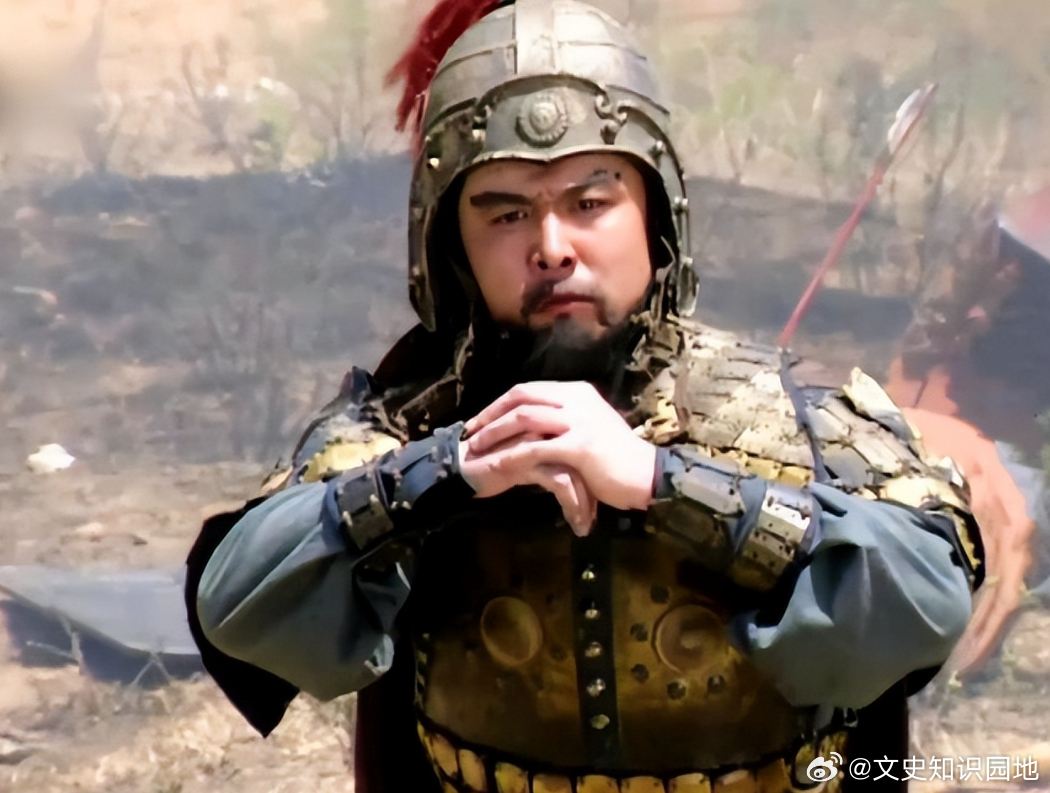 三国 张辽投降曹操后，被派往合肥驻守。当时他手下多是降兵，人心不稳。他没有搞训话
