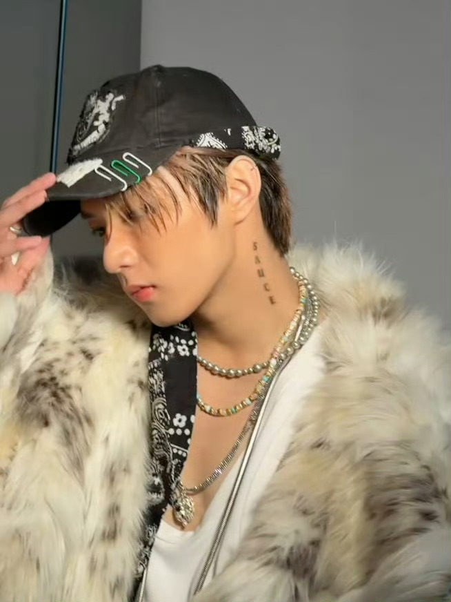 来看刘耀文分享的帅照了！每一张都是神图吧😎～ 