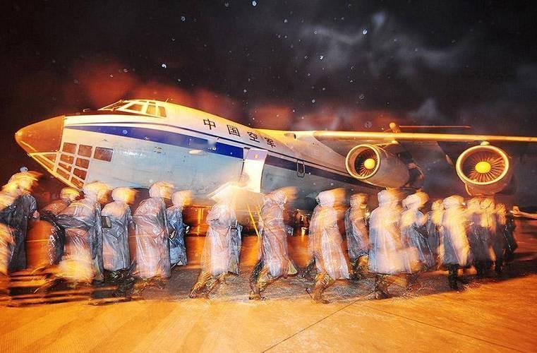 就在黎以边境火光四起，国际社会的撤侨行动如潮水般涌动，成为了一场紧张局势的缩影。
