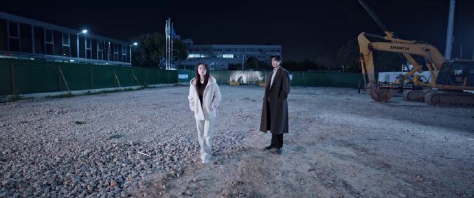 赵今麦新剧在纯爱的年纪搞事业 纯爱年纪不搞甜腻恋爱，赵今麦新剧女主专注搞事业。在