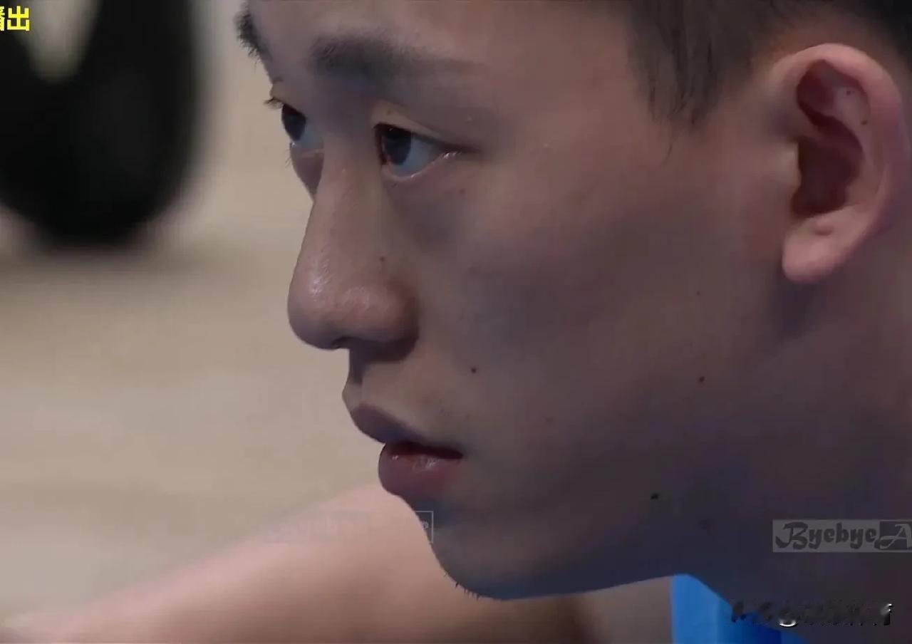 中国男排迎战荷兰即将开始
图为中国队6号主攻手俞元泰在热身。
中国男排目前世界排