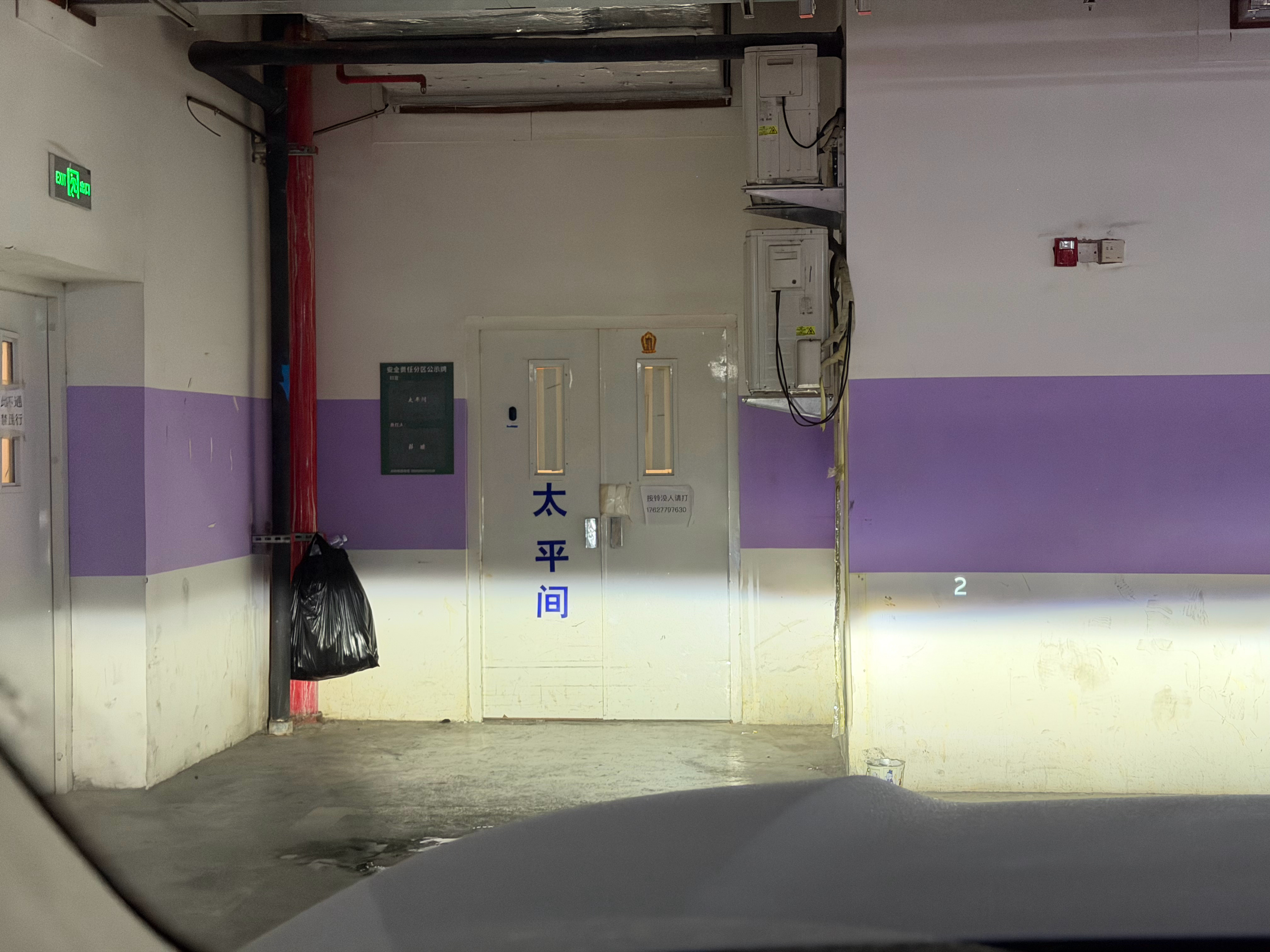 东直门医院通州院区，你把太平间放在地库干啥啊，走到头发现有个太平间，吓我一跳
