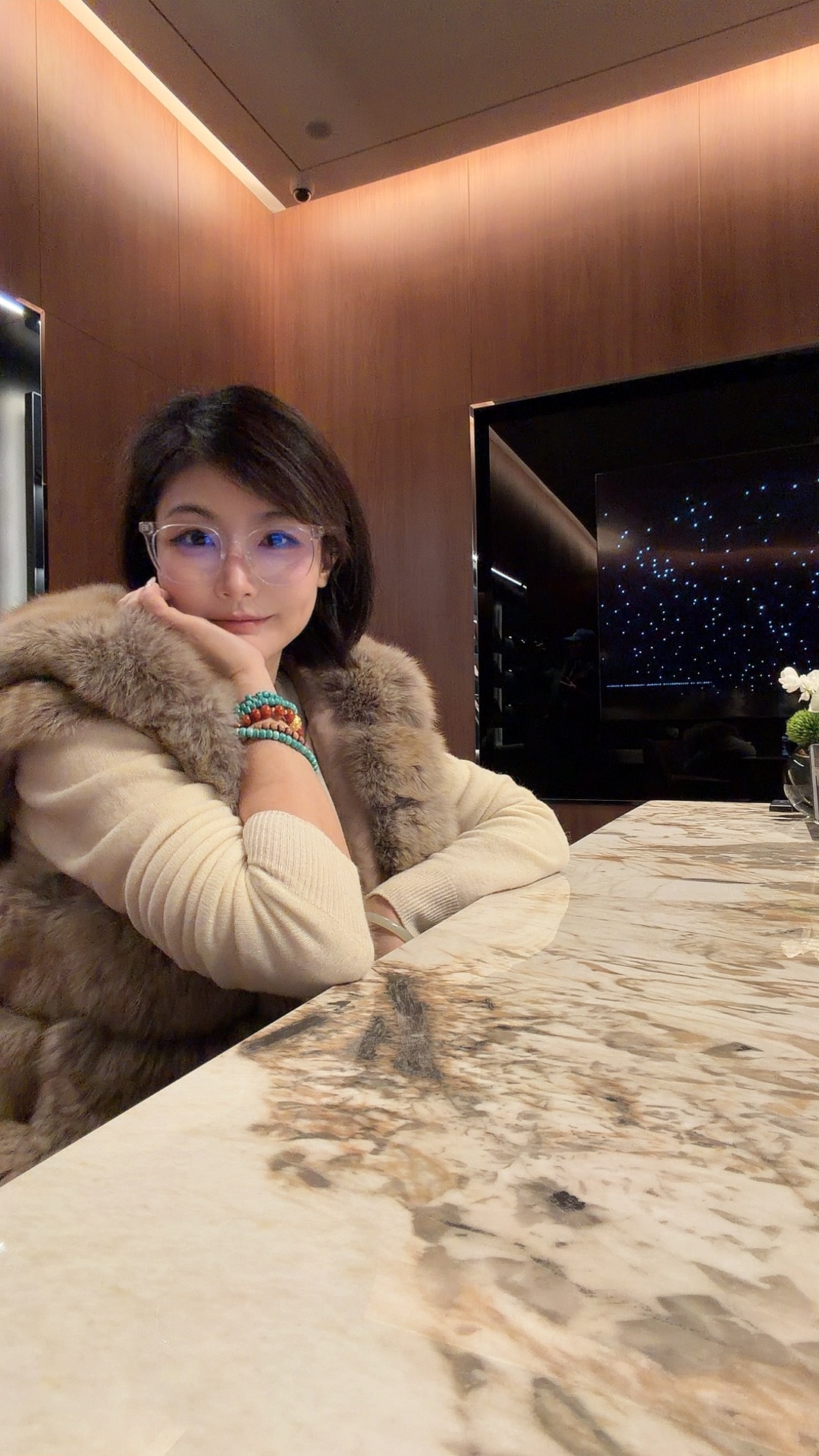 洽谈一下顺便玩了玩这个，跟我上半身差不多高的pad……眼睛看不过来了都