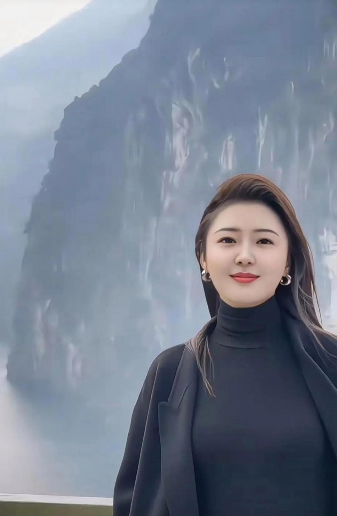 流浪的方式
文/无冕诗人

一

脚步丈量地图的褶皱，车票是褪色的书签。行囊里，