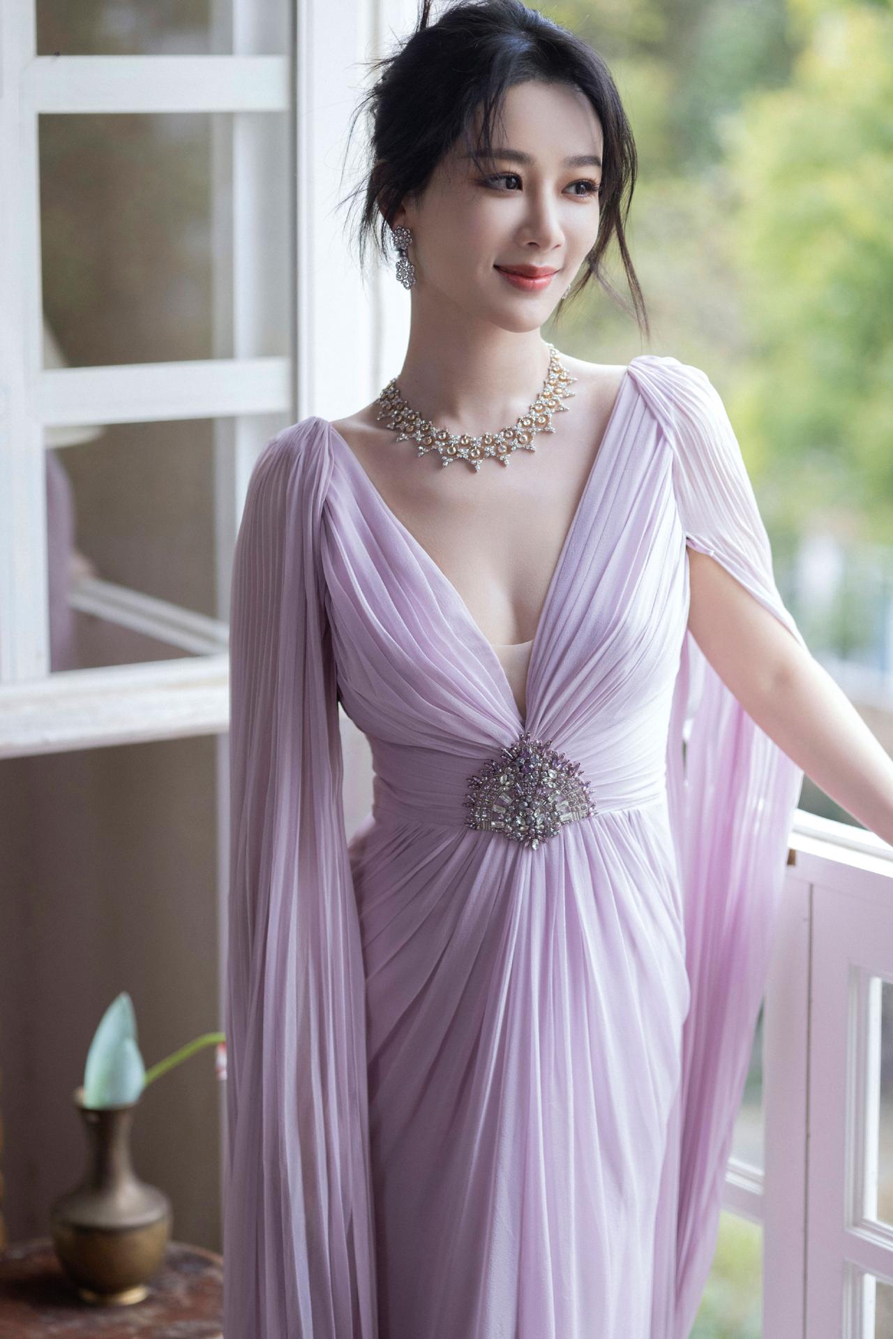 杨紫，紫色浪漫纱裙