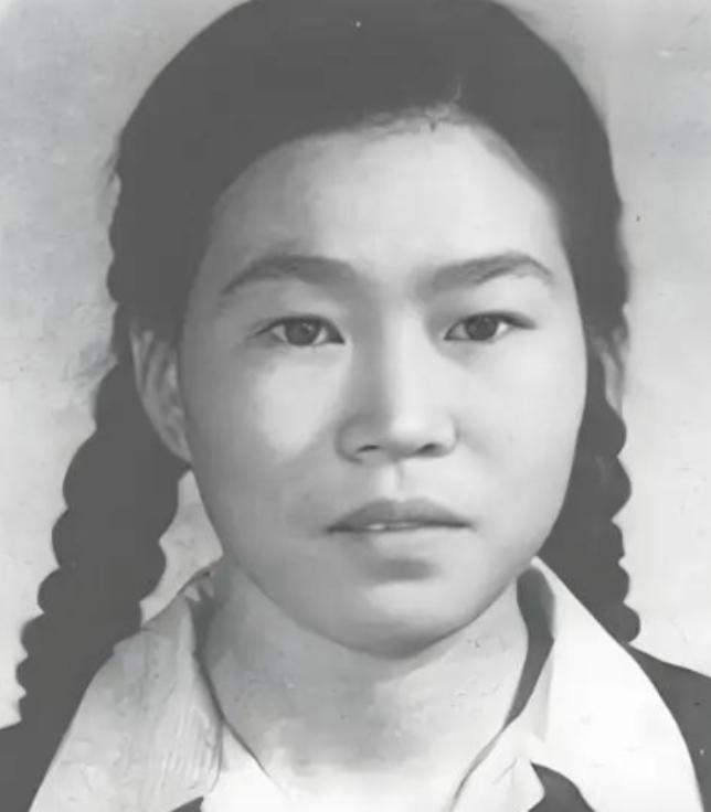 1972年春天，彭德怀病重，侄女彭梅魁辗转找到浦安修，低声提出一个请求：写封信，