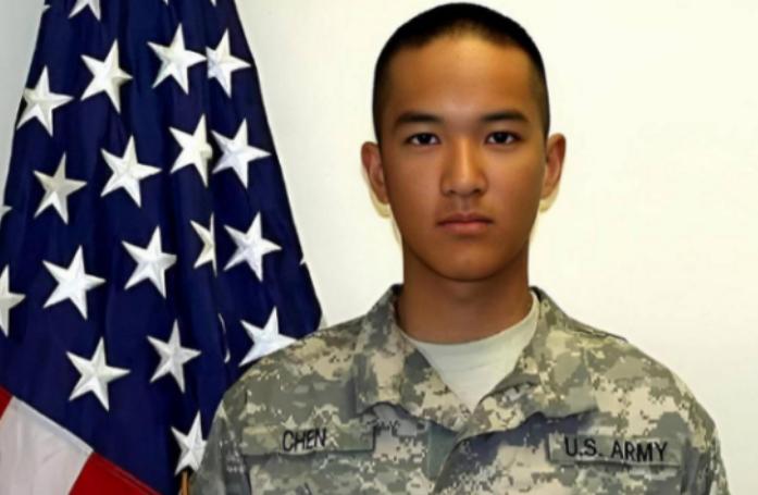 2011年，19岁的美国华裔不顾家里反对，执意加入美军，却因洗澡忘关热水炉，被美