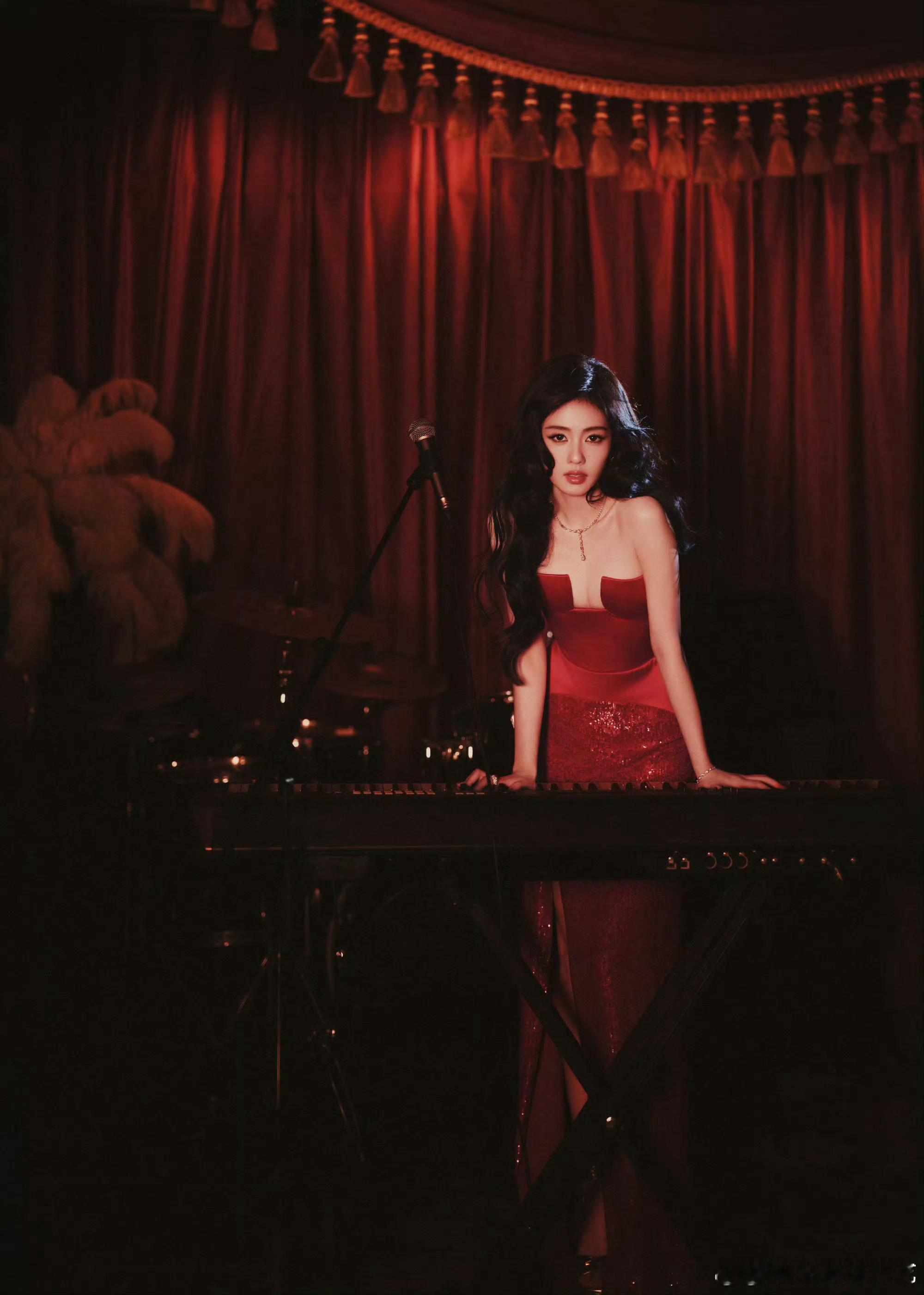 这妆造像在酒吧上班的