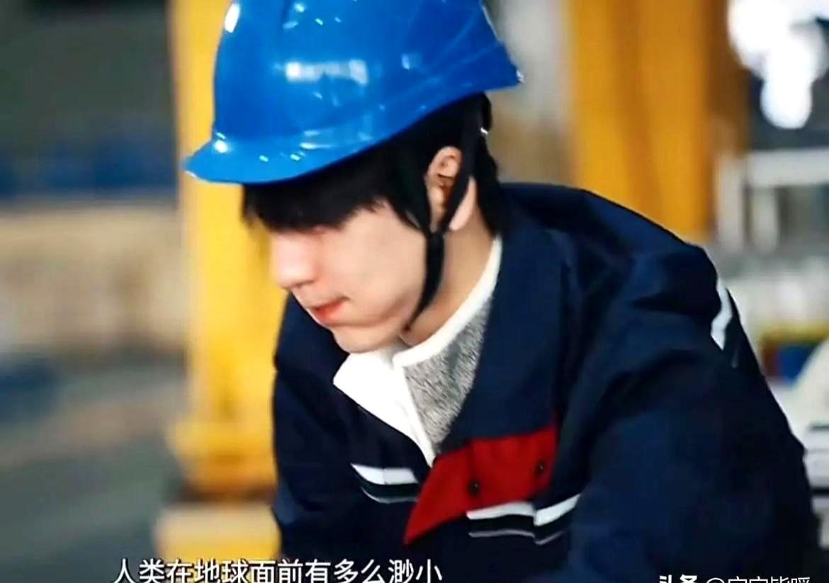 张凌赫这波操作，真绝了！

之前古装剧《逐玉》里被吐槽“粉底将军”，好多人说他离