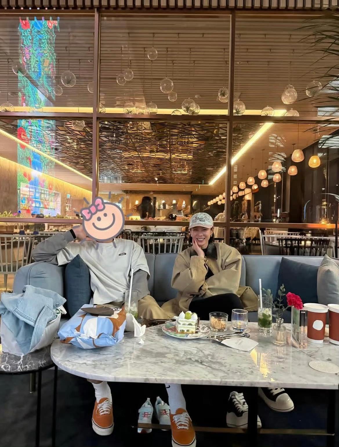 玄彬孙艺珍儿子拍的夫妇照玄彬孙艺珍三岁半的儿子给爸妈拍了张合照，孙艺珍发出来说“