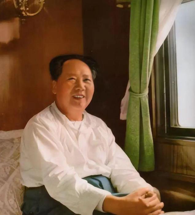 1958年，毛主席坐专车离开上海，返回北京的途中，张治中突然问了毛主席这样一个问