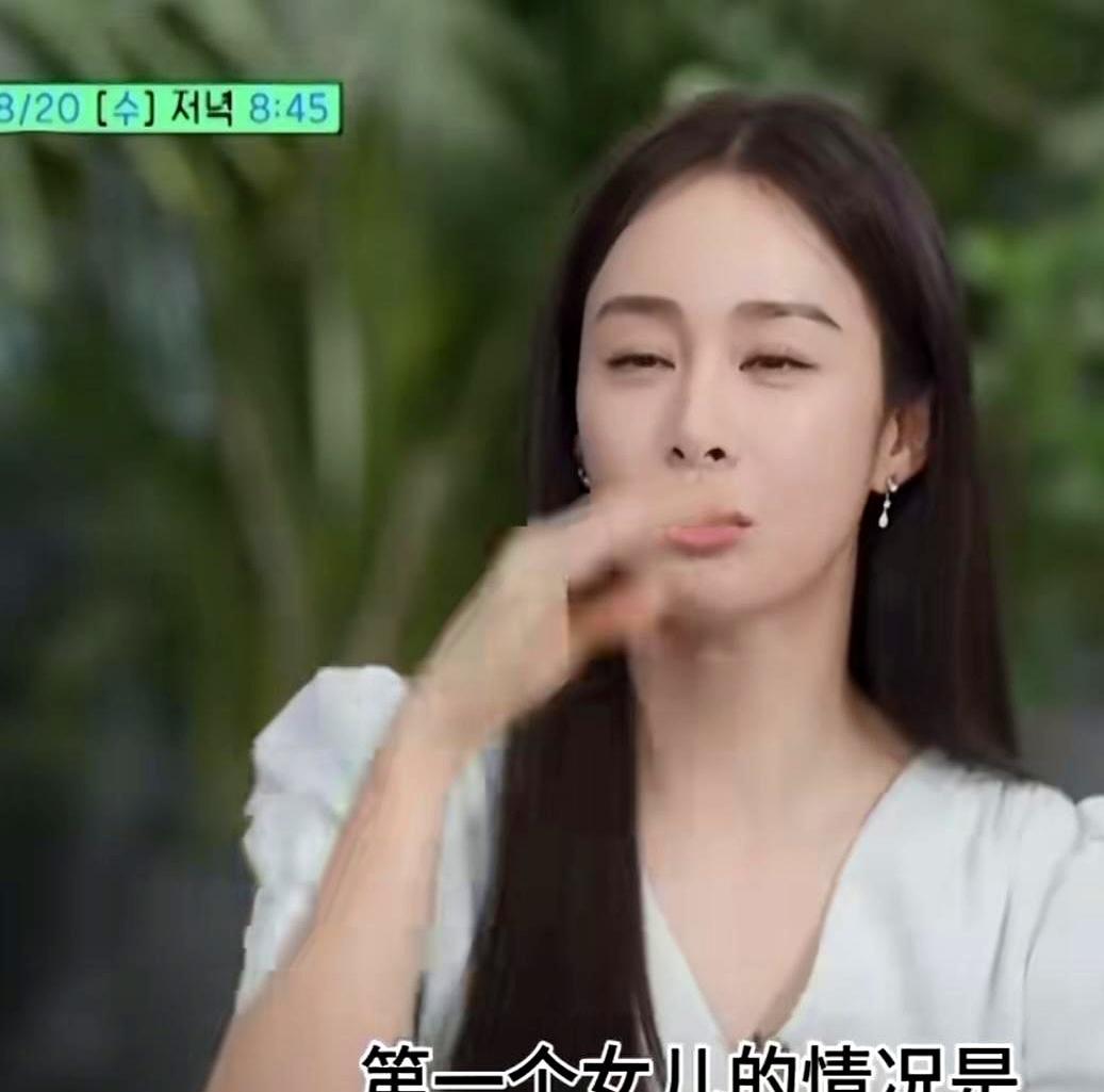 女儿脸像拼图
 
金泰熙在节目里掰开揉碎讲：大女儿上半脸随她，下半脸像Rain；