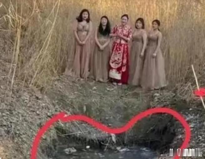这个婚纱照，是不是有点吓人？ ​​​