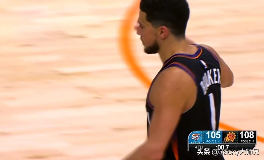 本赛季第四支击败雷霆的球队来了，它就是太阳队！
布克0.7秒三分球绝杀雷霆！
