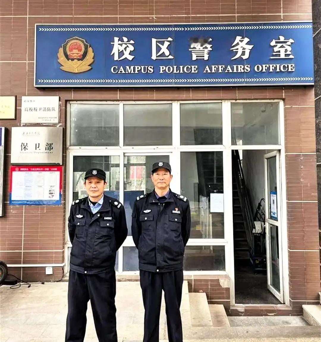 刷到个视频，一个前互联网运营小哥辞职去小学当门卫，每天六小时班，双休全休，寒暑假