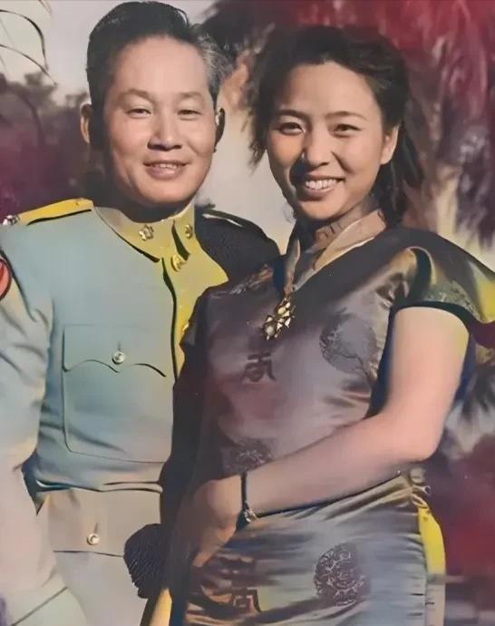 1951年，孙立人褪去衣物钻进被子准备休息，他习惯性地把妻子搂入怀中，突然感觉有