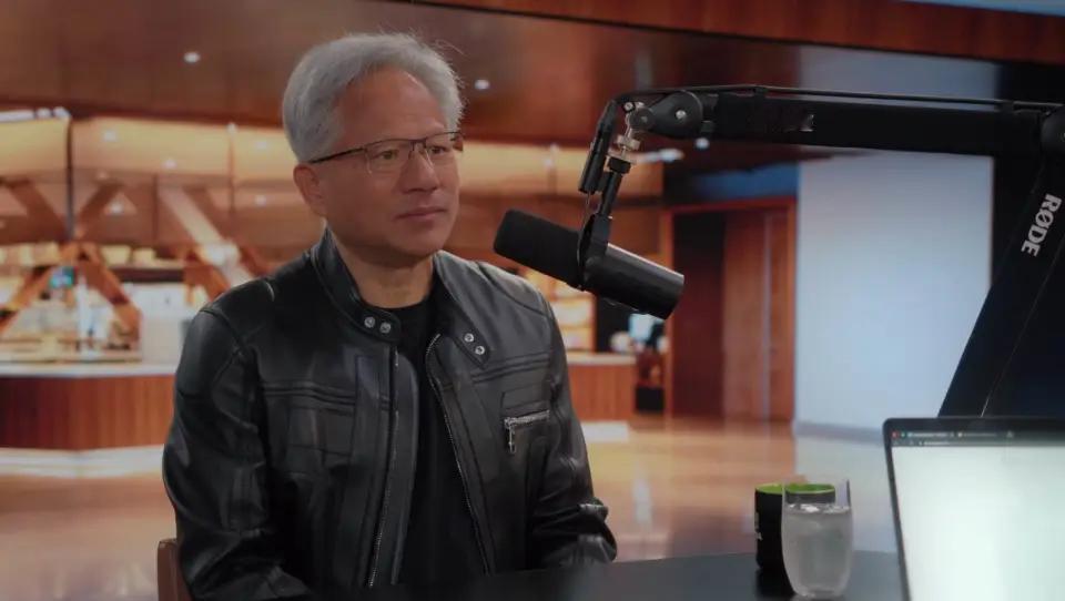 黄仁勋在接受专访时着急上火：芯片又不是浓缩铀，卖给中国怎么了？
黄仁勋说的是大实