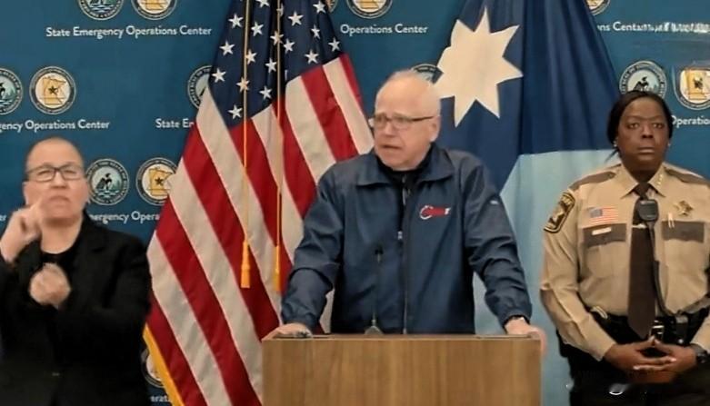 明尼阿波利斯市又一名“美国人”被ICE特工枪击身亡。这是ICE在明尼阿波利斯市执