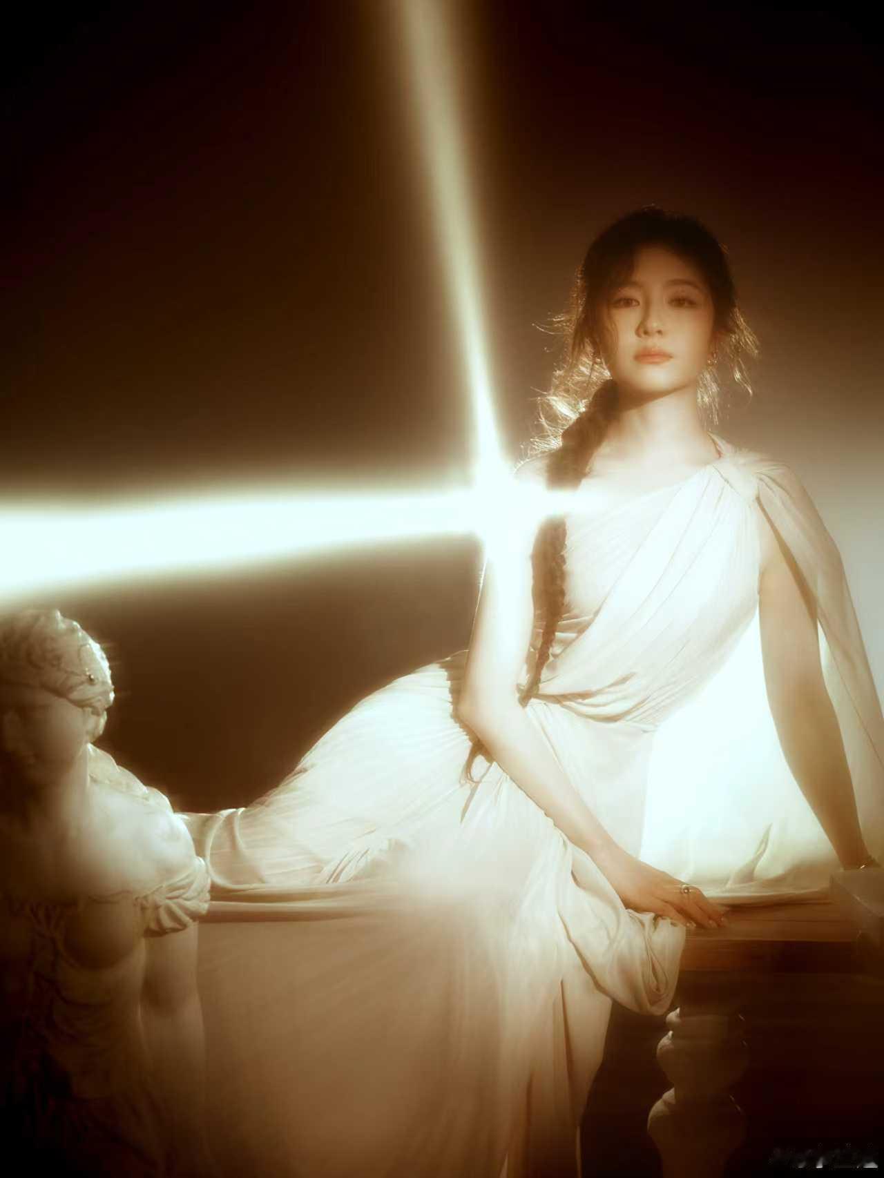 李兰迪希腊神女降临 李兰迪微博之夜 第二套造型来了，希腊神女降临，珠光质感好美 