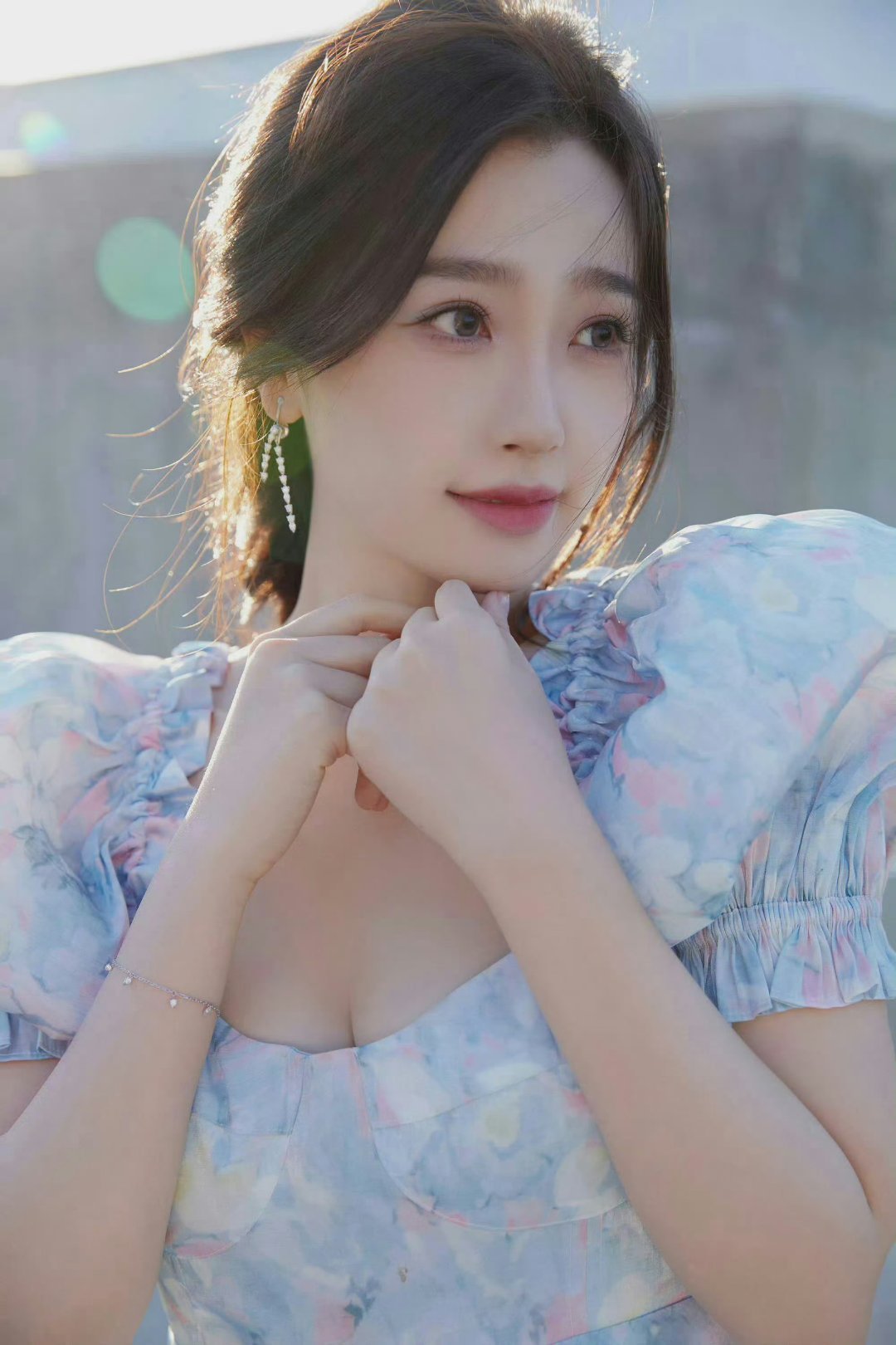 虞书欣小姐姐的碎花裙，浪漫美拍甜美怡人 ​​​