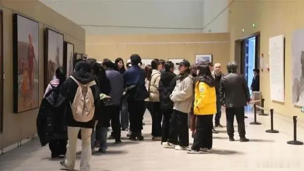 美国现在遇上了一个超级大麻烦，自己根本解决不了，必须要中国出手解决。 睡一觉醒来