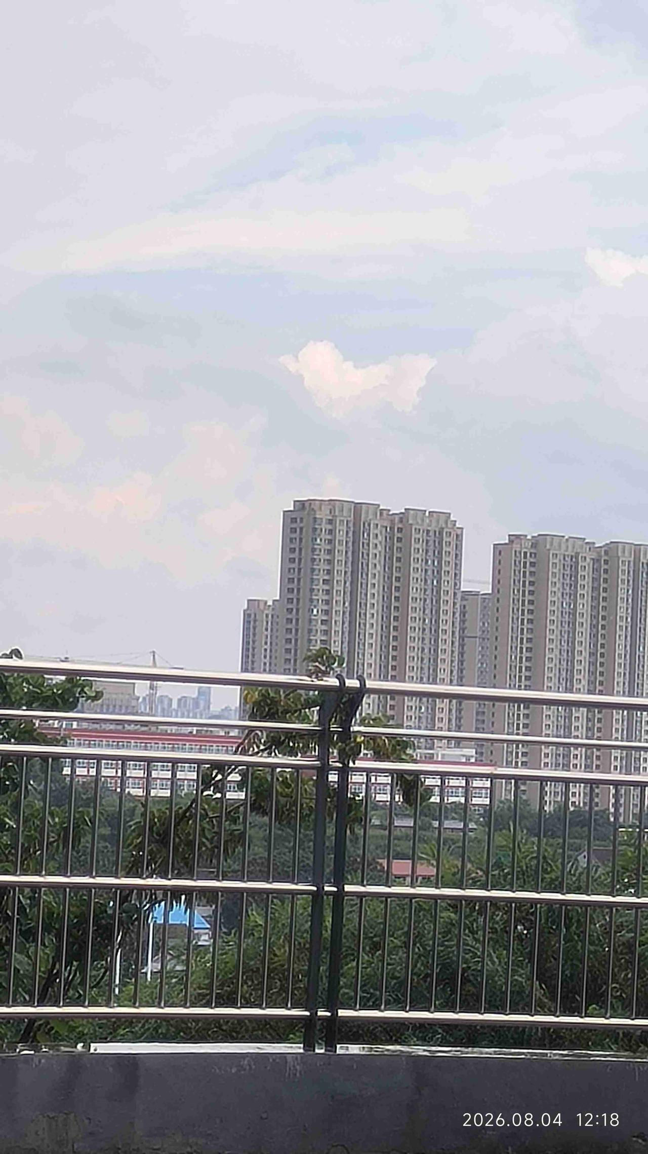 我的今日状态：😁轻松愉快
我这里的天气：🌈雨过天晴

今天我的心情有点小失落