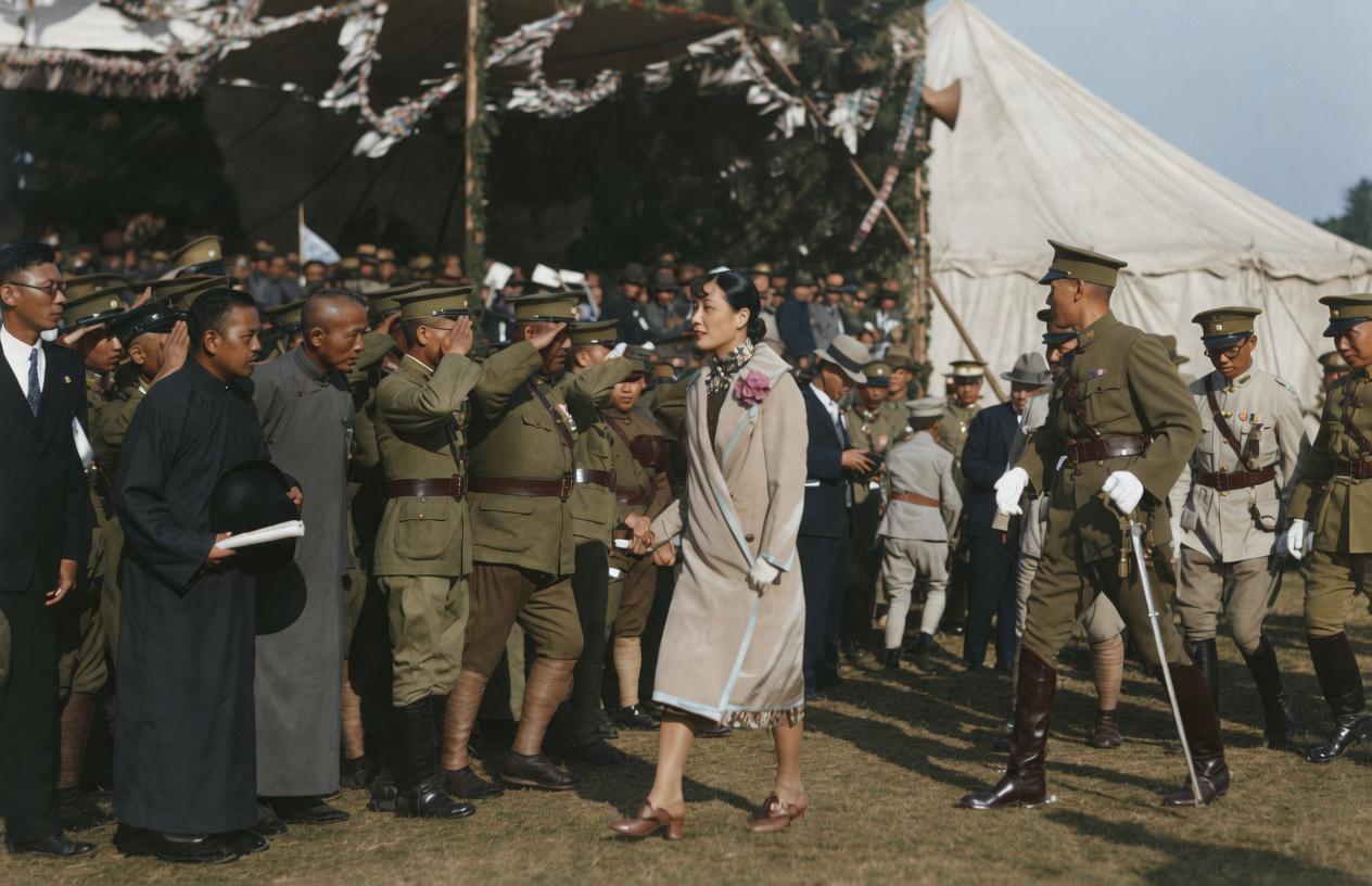 1927年12月，蒋介石与宋美龄在上海结婚，婚后不久，蒋介石开始巩固自己的军事权