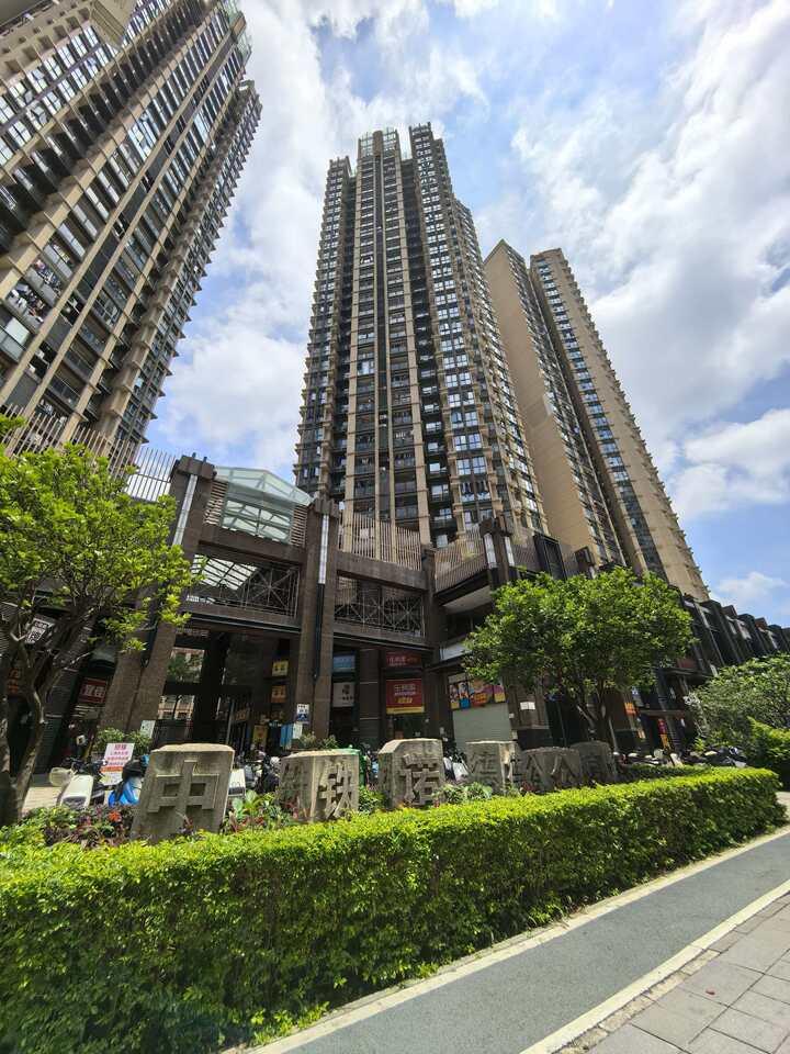 原本打算长期自住的房子，奈何遇上资金难题，业主万般不舍选择出让。
深圳坂田中铁诺