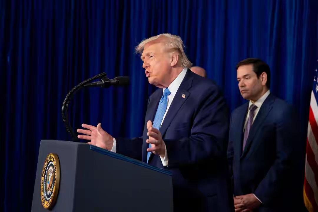 搞不懂，美国没有外交部部长吗？好像总统啥事都亲力亲为的。经常看到他接受记者访谈，