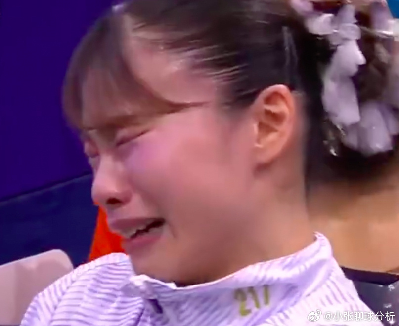 中国体操女团哭了！时隔20年再登顶世锦赛：美国队沉默 日本队也哭了10月22日，