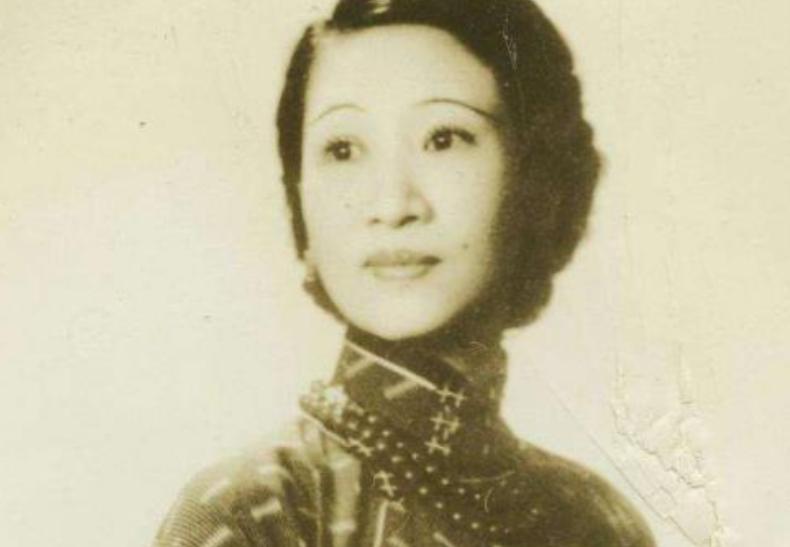 1936年，香港。一场欢愉后，男子挽着余婉君，眼神闪烁："你丈夫不是王亚樵的心腹