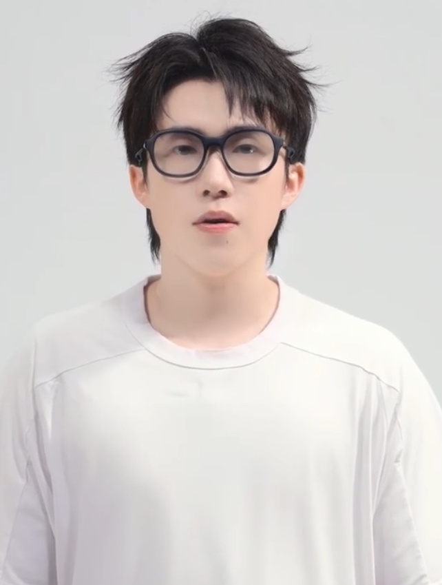 呆呆的萌萌的~🧐🧐 ​​​