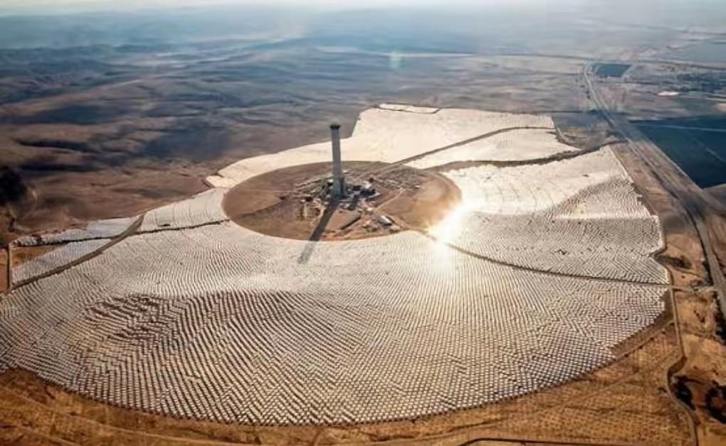 一枚伊朗弹道导弹击中了以色列内盖夫的阿沙利姆太阳能光伏电站。

​伊朗这枚导弹其