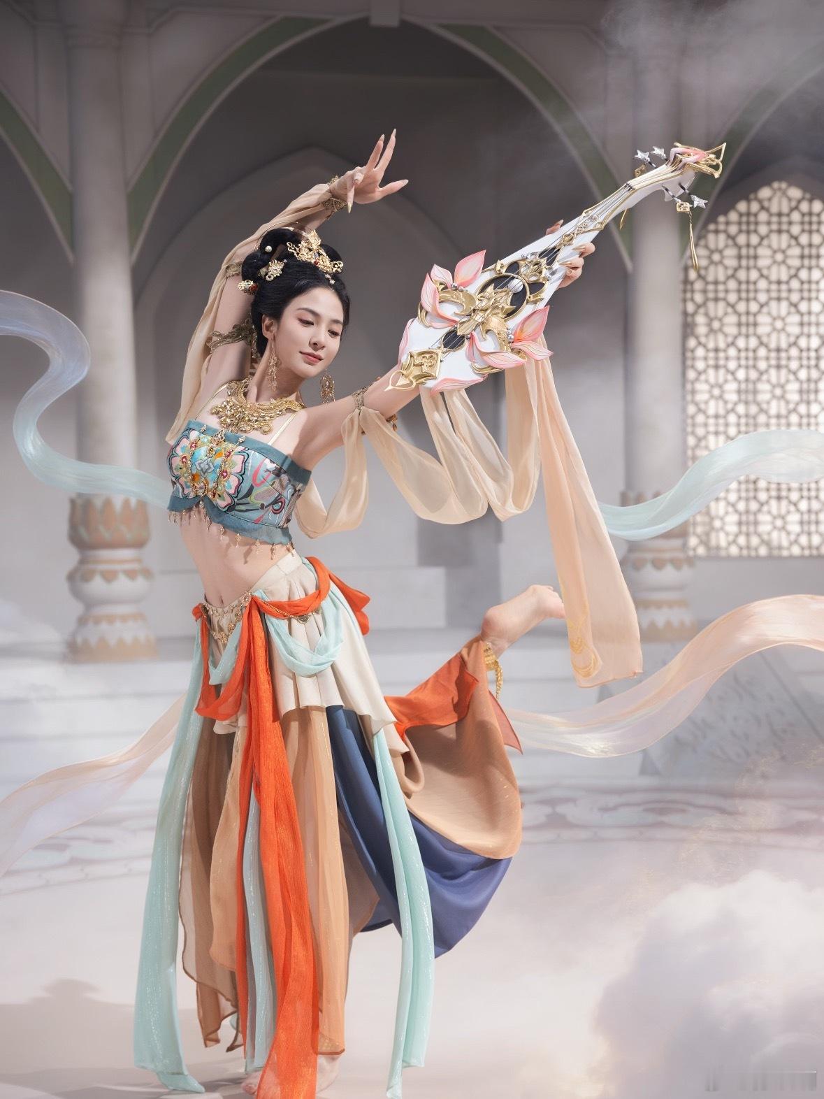 曝唐诗逸恋情我想说，唐诗逸三十多岁，正常谈恋爱不是很正常么，我最早认识她，是东方
