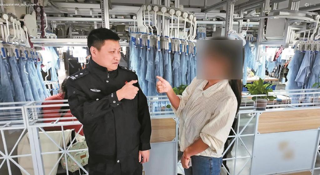 原来，小芳通过社交软件认识了一名“军官”，对方温柔体贴，取得她的信任后，诱导她一