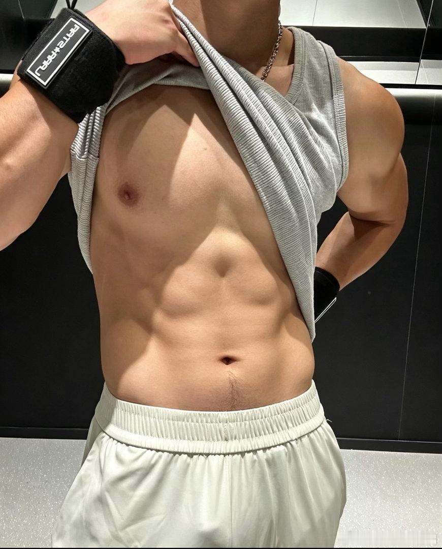 分享帅哥🤵[期待][期待] ​​​