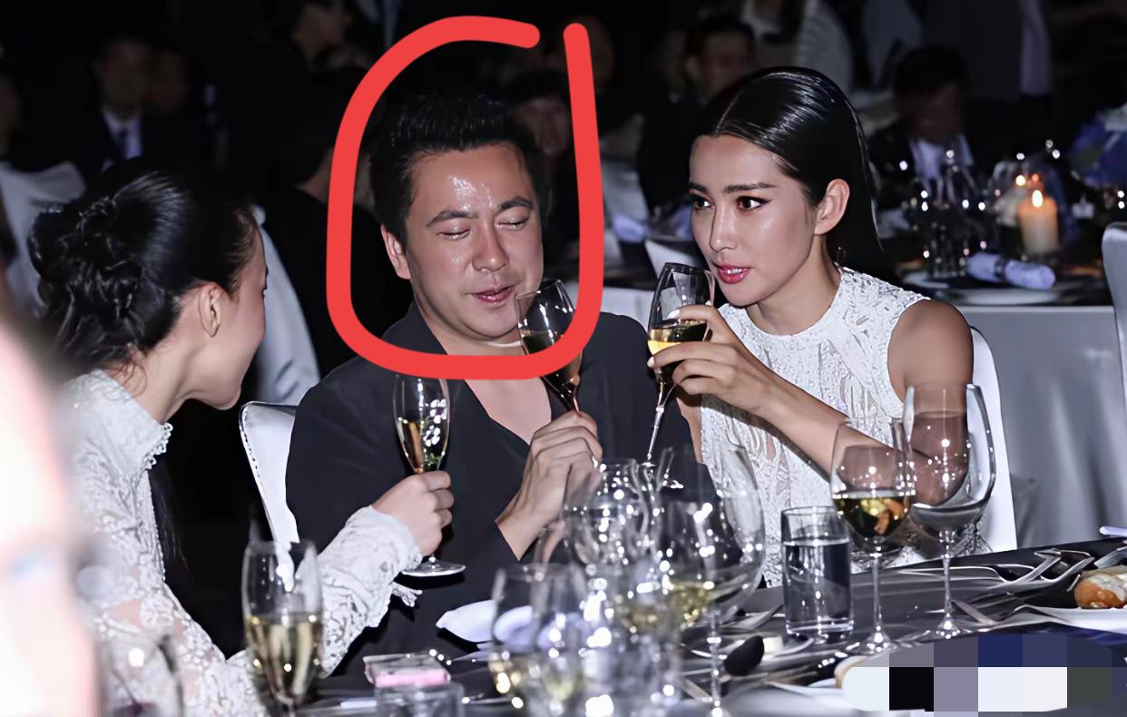 这是哪位大佬，能让李冰冰敬酒