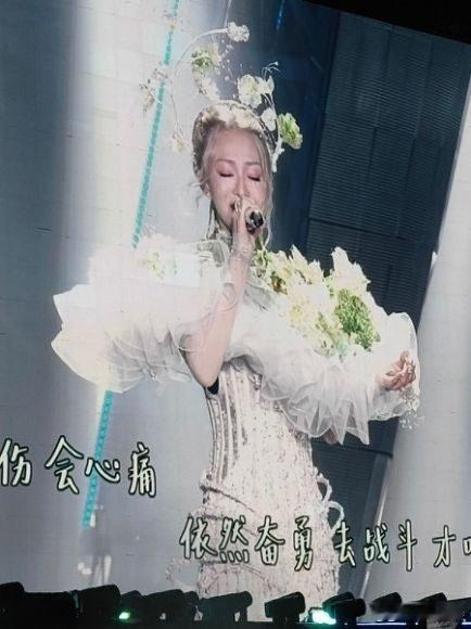 芭比娃娃张韶涵成了高定缪斯 绝了啊！！我不允许有人没看过张韶涵演唱会的造型，不得