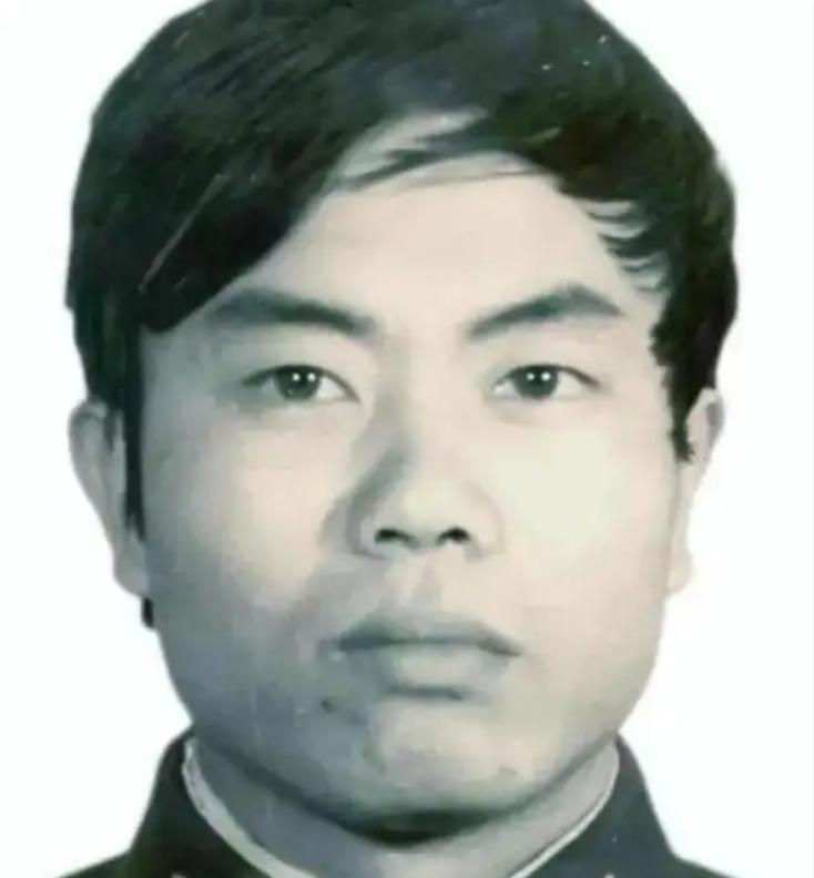 “真是警察中的败类！”1987年云南砚山，民警陈建军浑身纹身、嗜赌打牌、打骂妻子