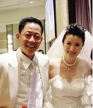 [微风]2008年，富婆陈坚红激动地对王志文说：“老王，我身家5亿，年收入600