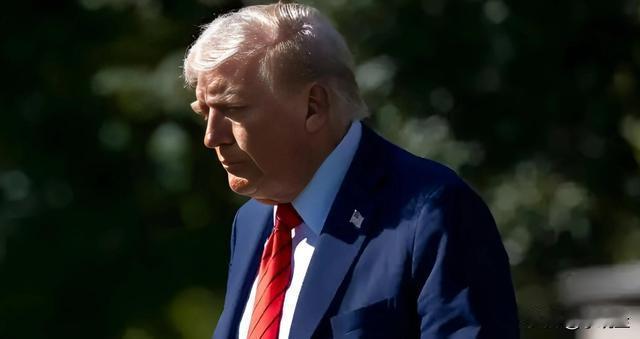 特朗普一场中东战争，打乱了美国，自己也面临逼宫。中东一场战争，美国乱了，特朗普输